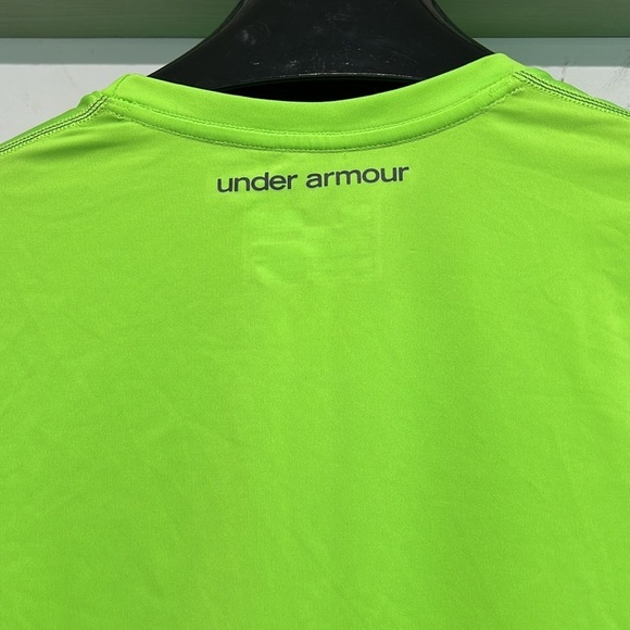 Under Armour Vibrant Lime Long Sleeve Base layer Activewear Top medium women’s - Picture 7 of 8